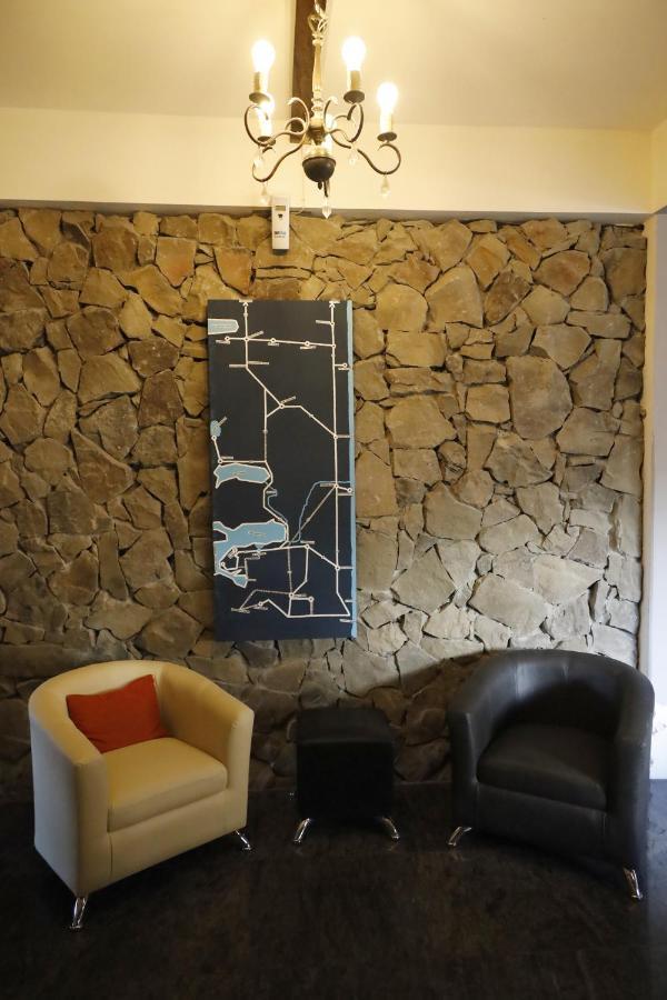 Las Avutardas Hosteria El Calafate Exterior photo